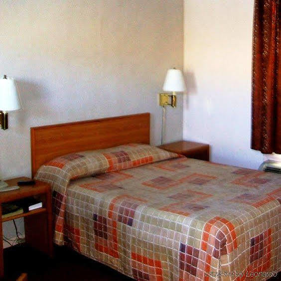 Budget Inn Horseheads Room photo